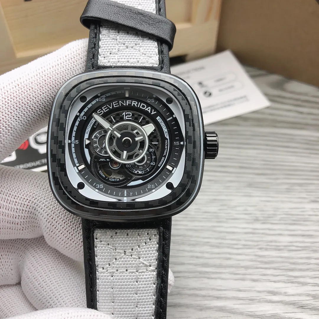SEVENFRIDAY Seven Fridays P6C/07 🎮The ice and snow storm is coming, the white carbon fiber frost is sweeping across, step on the accelerator, and take you towards the cool fashion! 1⃣️Lacquered hour markers, silver-white outer ring dial. The all-white color scheme is extremely pure. Carry out the cool temperament to the end. 2⃣️The hour and minute hands are coated with white luminous coating. Wherever the eyes meet, the light is hidden in the wrist. 3⃣️The bezel, dynamic ring, and the 12_2 area of ​​the inner ring are all made of carbon fiber and equipped with a screw-in crown. It is as light as snow and as hard as iron, so it can travel lightly in winter. 🎮4⃣️The front of the strap is made of white competition-grade safety belt nylon material. It rushes forward and is not afraid of hard steel. It is lined with black velvet and provides a comfortable wearing experience. The size of the watch is 47.6mmx47mm, and it uses the original Japanese Citizen 82s7 automatic movement. Equipped with NFC chip sensor authentication. The first cup of milk tea in autumn is a thing of the past, but wearing the WHITE CARBON first watch in winter is now in the present tense! 🎮Sanjie exquisitely recommends men’s mechanical watches. SJ carefully creates ultra-realistic photo shoots for you.